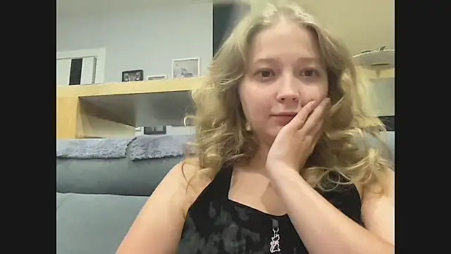 Snapshot of CharmingSarah chatting on September 25, 4:28 pm CharmingSarah online show from September 25, 4:28 pm