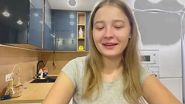 Snapshot of CharmingSarah chatting on September 13, 3:42 pm CharmingSarah online show from September 13, 3:42 pm