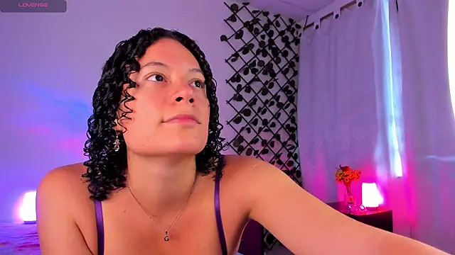 cailynhot online show from June 18, 10:25 pm