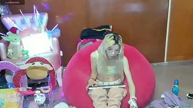Skinygirl online show from July 13, 2:01 am