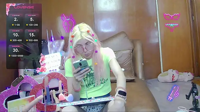 Skinygirl online show from November 13, 12:53 am