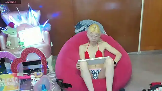 Skinygirl online show from May 2, 11:41 pm
