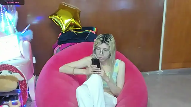 Skinygirl online show from July 22, 12:55 am