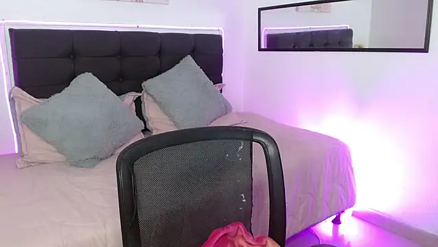 vaness weet online show from February 19, 9:57 pm