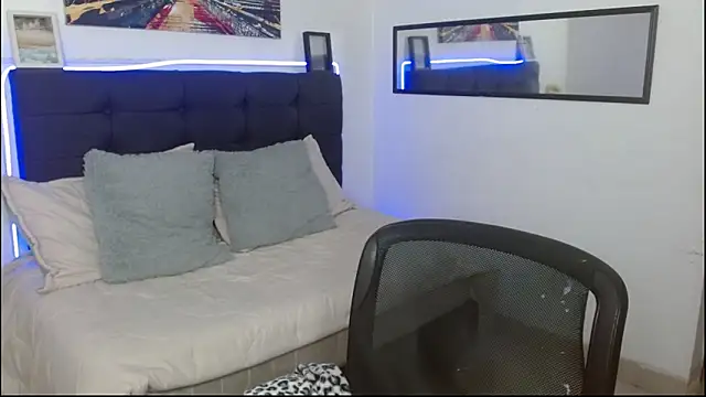 vaness weet online show from December 4, 9:26 pm