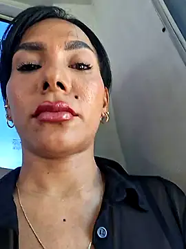 Doll Loren online show from July 7, 5:05 pm
