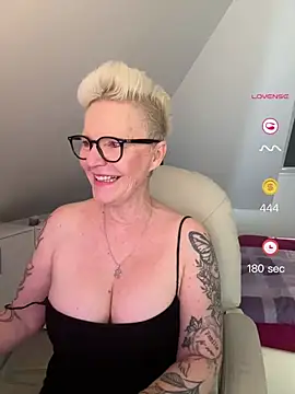 German Milf online show from June 8, 9:32 am