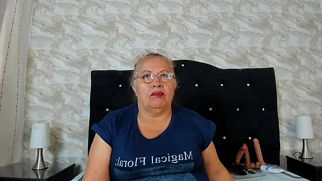 Snapshot of Keira_Lennox chatting on October 20, 11:35 am Keira Lennox online show from October 20, 11:35 am