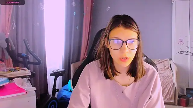 MollyLollipop online show from May 5, 8:17 am