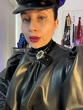 Snapshot of mylatexpleasure chatting on October 20, 7:17 pm mylatexpleasure online show from October 20, 7:17 pm