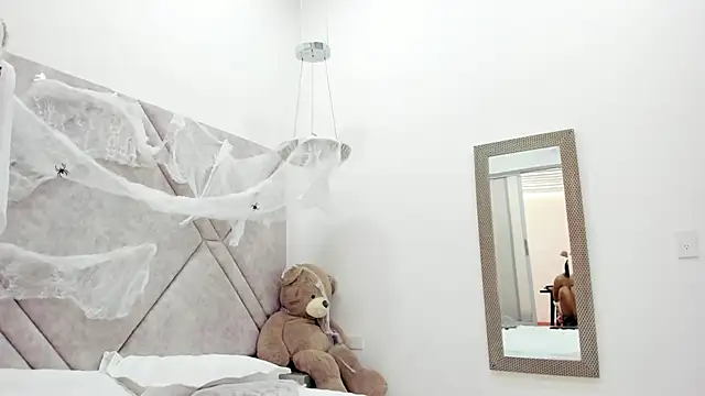 Snapshot of Girl_Cherry chatting on October 6, 11:49 am Girl Cherry online show from October 6, 11:49 am