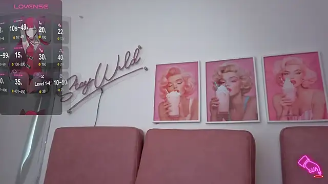 Adele LatinLady online show from November 8, 9:31 pm