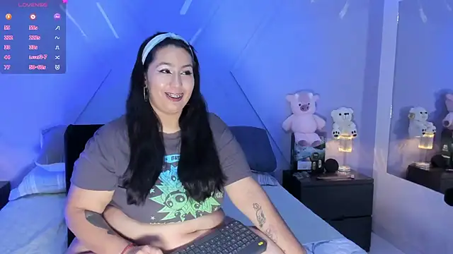 emmajohnss online show from June 24, 4:00 am