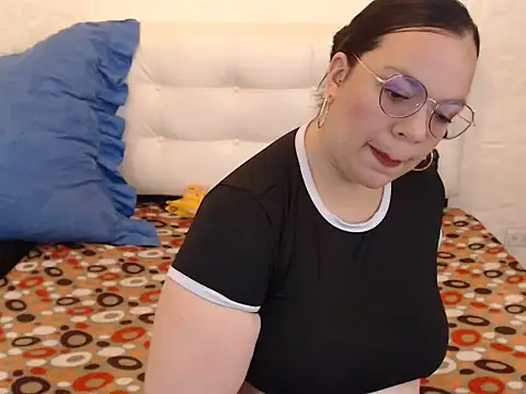 Snapshot of Angiee_BBW chatting on September 22, 6:17 pm Angiee BBW online show from September 22, 6:17 pm