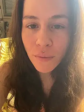 SuzieWanKenobi online show from August 8, 6:05 pm