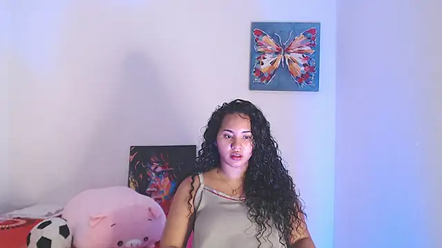 Snapshot of luciana_keating chatting on October 19, 4:25 am luciana keating online show from October 19, 4:25 am