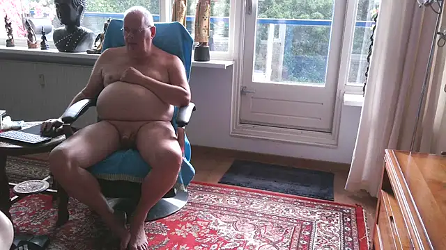 Snapshot of Exhib070 chatting on September 12, 10:24 am Exhib070 online show from September 12, 10:24 am