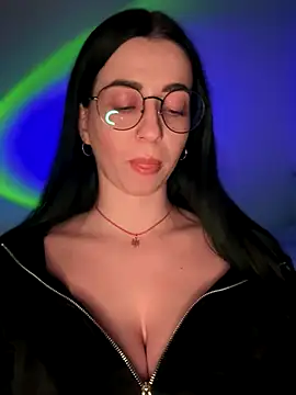 Emylia online show from December 21, 12:15 am