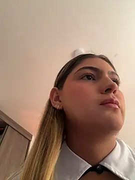 sofia henaok online show from June 2, 3:35 pm