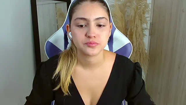 Snapshot of sofia_henaok chatting on September 27, 4:25 pm sofia henaok online show from September 27, 4:25 pm