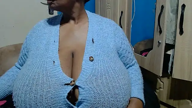 CUTEFIRMMELONSS online show from July 16, 6:01 pm