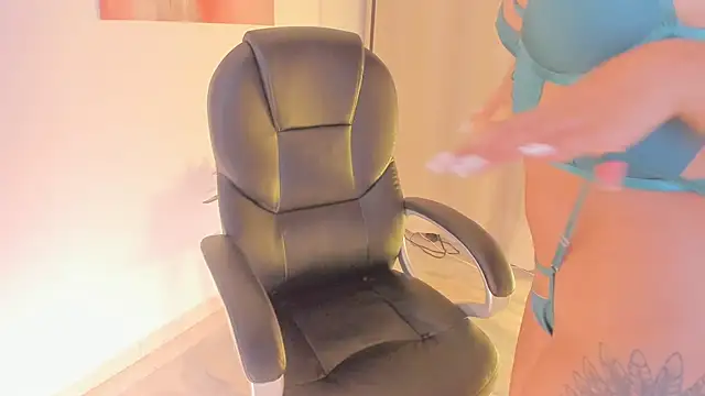 MariamRivera  online show from March 10, 5:00 am