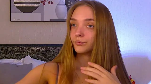 VirginieCruz online show from November 8, 5:56 am