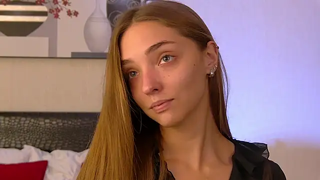 VirginieCruz online show from October 10, 5:23 am