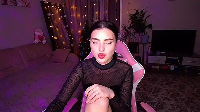   Malika   online show from December 17, 4:55 pm