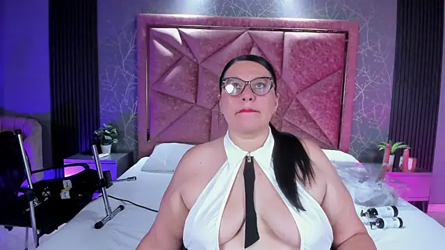 Amanda-Cruz online show from June 19, 12:04 am