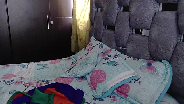 sara hott 1 online show from July 13, 1:45 pm