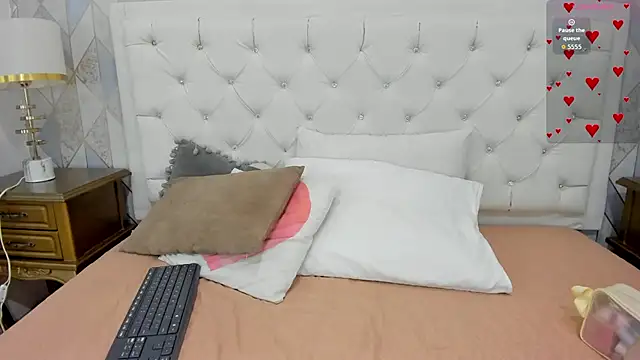 Pia Johnson  online show from February 2, 11:31 am