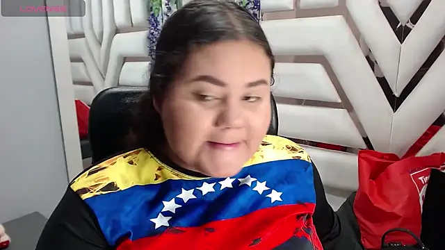 ValenTitis online show from April 22, 8:39 pm