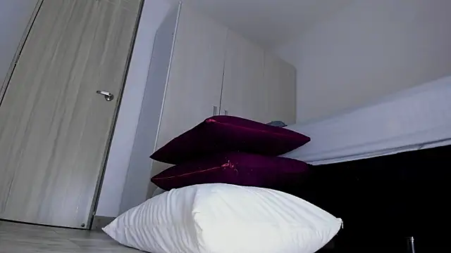 Skarleth69 online show from November 12, 2:09 am