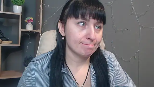 NinaFlawlees online show from December 3, 12:51 pm