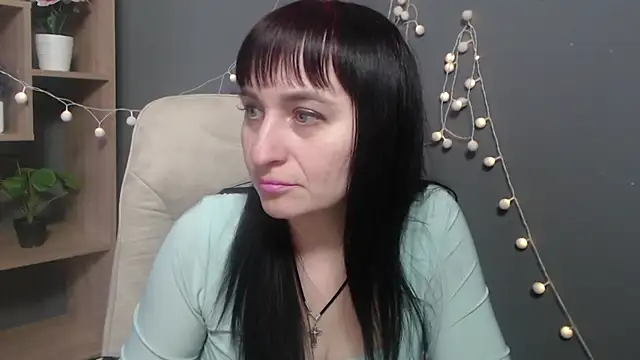 NinaFlawlees online show from February 1, 12:59 pm