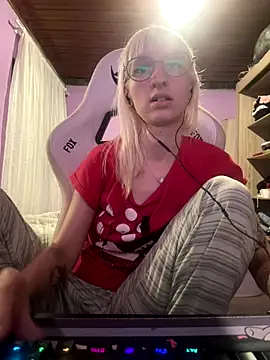 bunnydark00 online show from November 4, 1:32 am