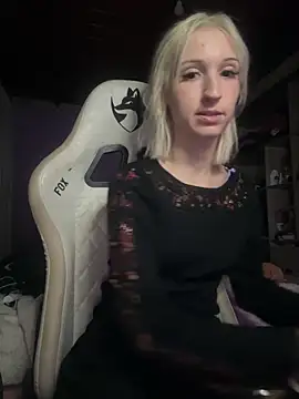 bunnydark00 online show from June 23, 3:37 am