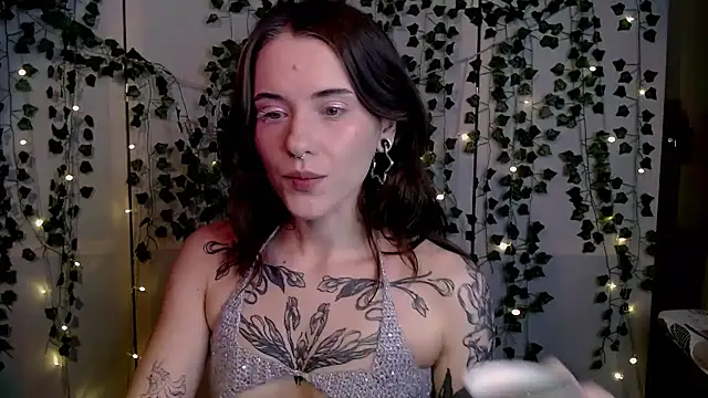 risha laas online show from May 14, 8:03 pm