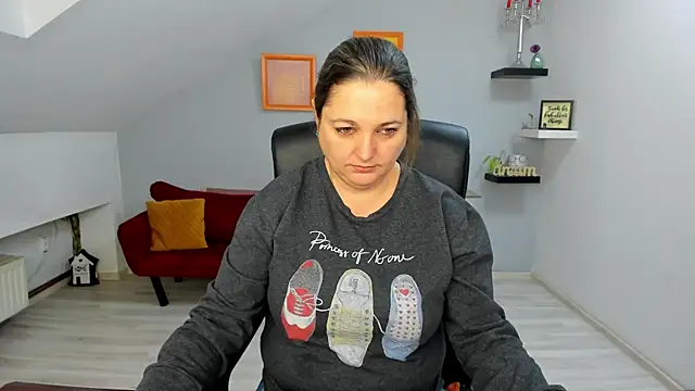 LollaGirl online show from January 12, 4:18 am