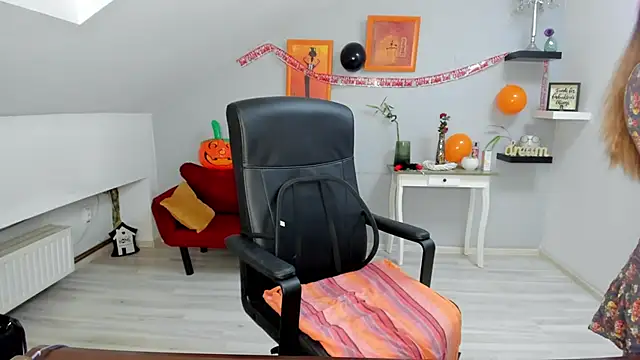 LollaGirl online show from October 28, 4:29 am