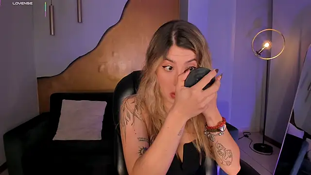 EveBensonX online show from February 5, 1:03 pm