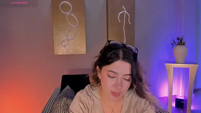 EveBensonX online show from August 4, 8:26 pm