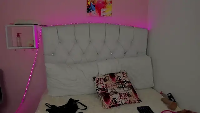 18candys online show from June 20, 11:19 pm