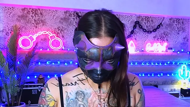 Cool Freak  online show from October 4, 10:10 am