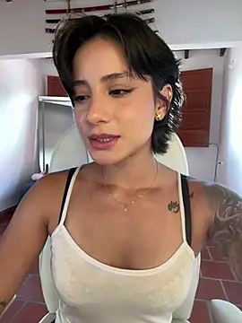 Ale Lewis online show from July 22, 9:05 pm