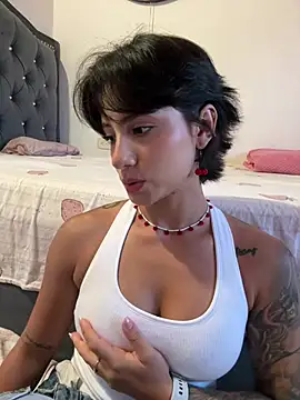 Ale Lewis online show from July 20, 8:20 pm