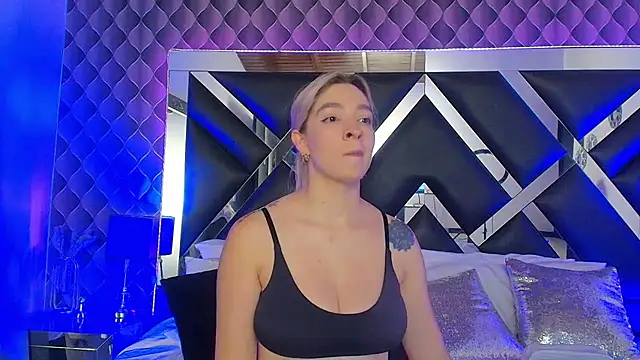 victoriaa lee  online show from December 1, 11:29 pm