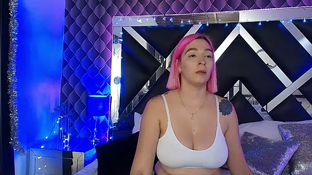 victoriaa lee  online show from August 3, 7:30 pm