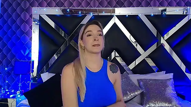 victoriaa lee  online show from January 15, 8:15 pm